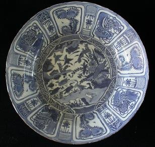 Chinese blue and white charger, Wanli period (1572-1620)