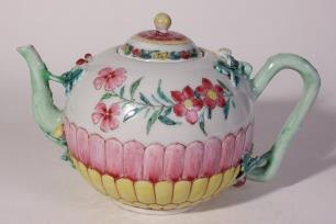 Chinese famille rose teapot, 18th C.